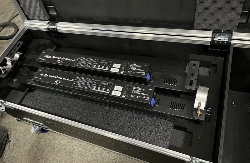 strumenti contenuti in un flight case